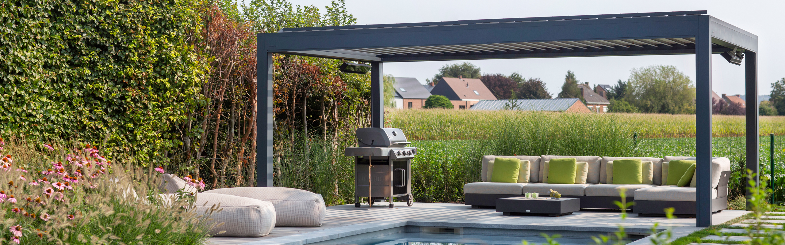 Terassenüberdachung mit <br>verstellbaren Lamellen <br><em>Outdoor-Komfort für Ihren Garten</em>